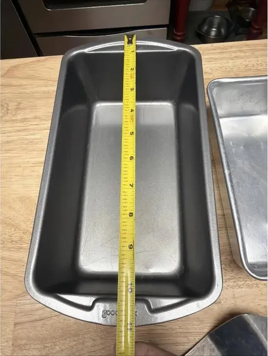 Baking Pans 3 Loaf Pans A Bake And Lift Pie Server & 2 Small 5” Pie Pans - Picture 4 of 15